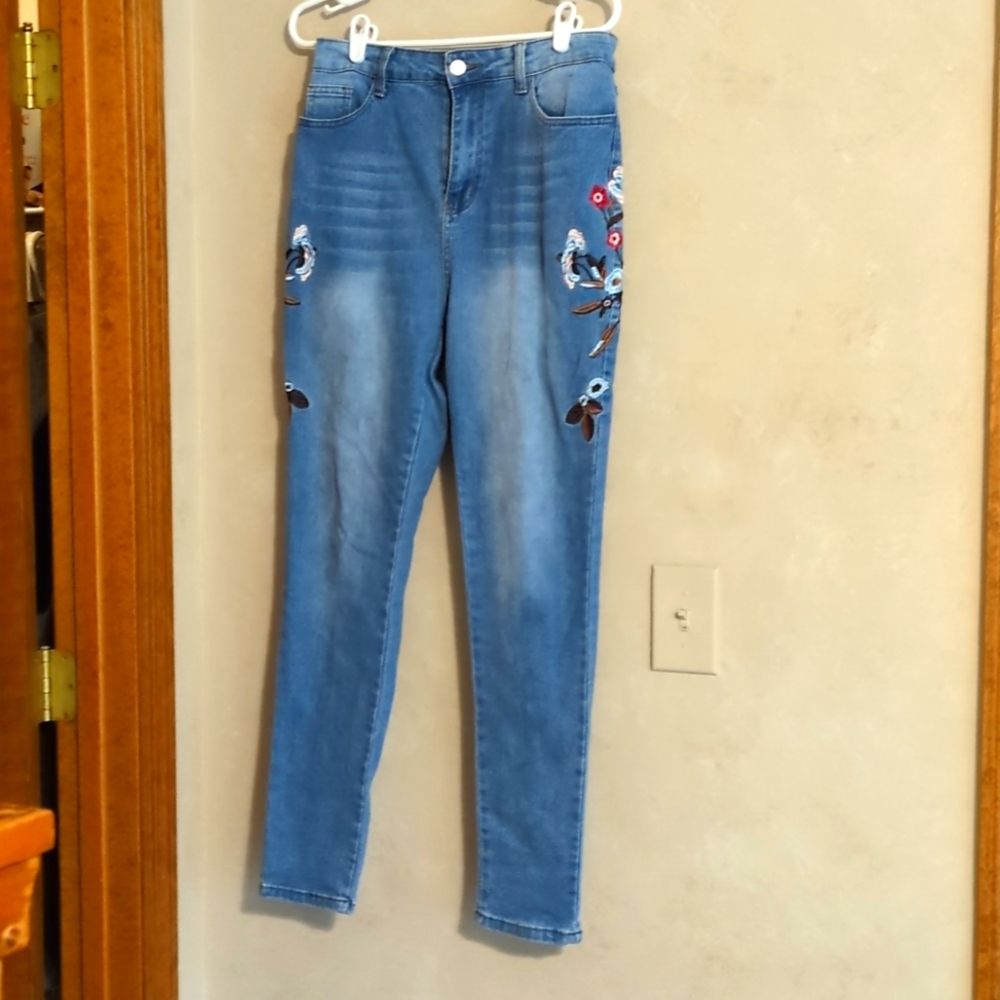 Blue jeans with flowers embroidered on the sides size 12/XL